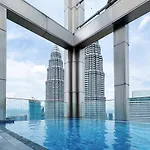 Tropicana The Residence Hermes Suite With Klcc View